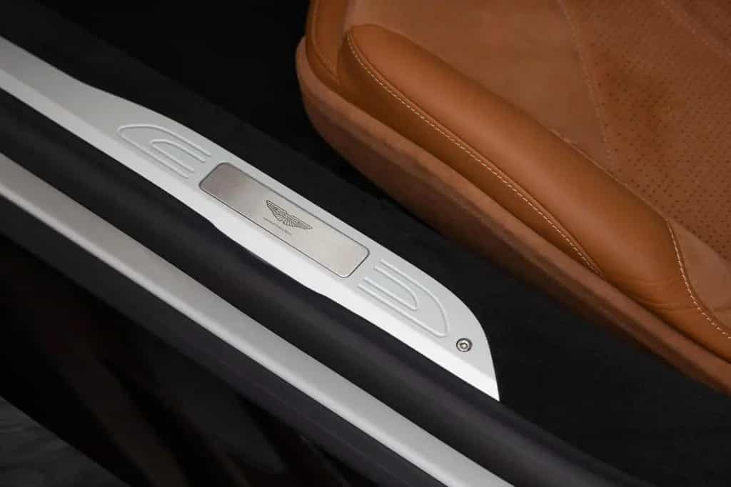 Aston Martin V8 Vantage Vantage MY25 | Zenith White null-photo-31
