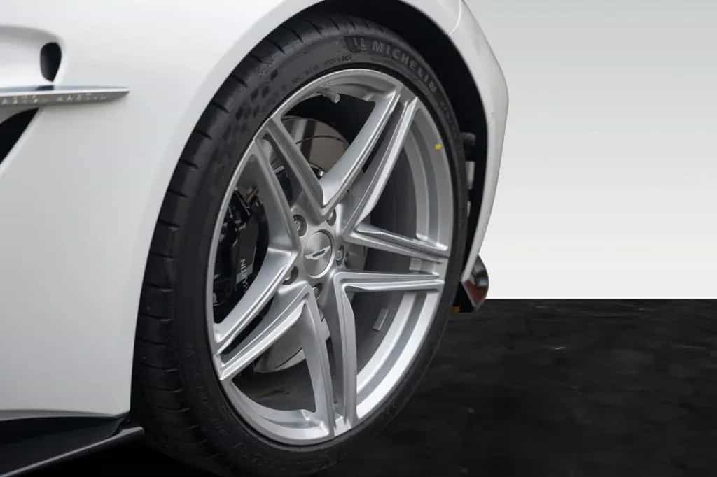 Aston Martin V8 Vantage Vantage MY25 | Zenith White null-photo-9