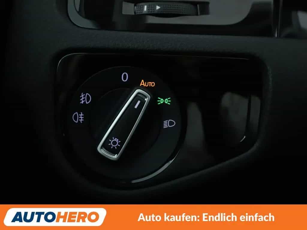 Volkswagen Golf VII 1.4 TSI Cup BMT Aut.*CAM*XENON*PDC*SHZ* 10/2014-photo-25