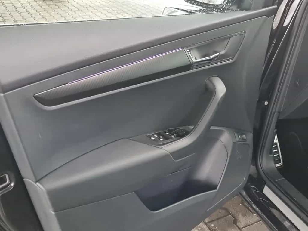 Skoda Karoq Sportline 2.0TSI DSG Navi LED Panorama ACC 03/2025-photo-8