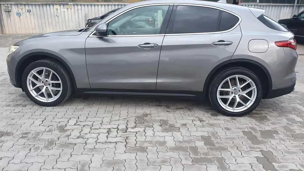 Alfa Romeo Stelvio First Edition Q4,Kamera, Voll-Leder 01/2018-photo-1