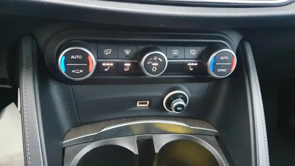 Alfa Romeo Stelvio First Edition Q4,Kamera, Voll-Leder 01/2018-photo-9