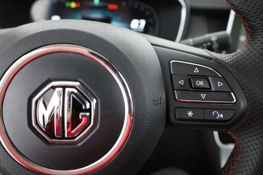 MG HS 1.5 T-GDI Luxury Aut. LED ACC Navi 360° Pano 03/2024-photo-16