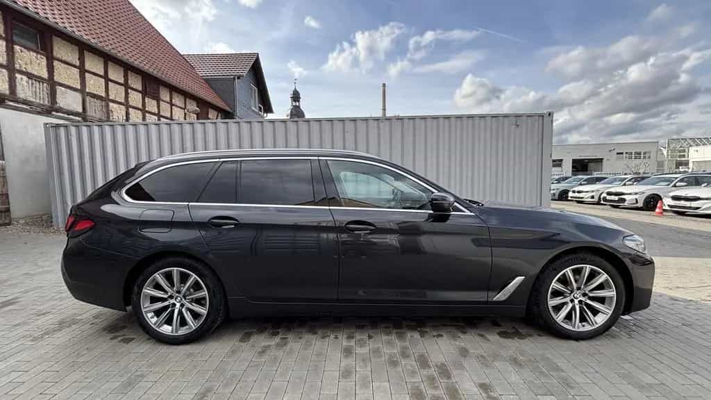 BMW 5 Series 520d xDrive Laser LC Prof AHK HUD RFK Memory LRH 07/2022-photo-3