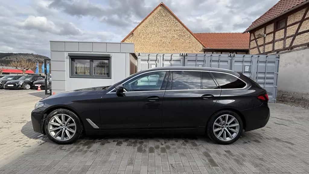 BMW 5 Series 520d xDrive Laser LC Prof AHK HUD RFK Memory LRH 07/2022-photo-7