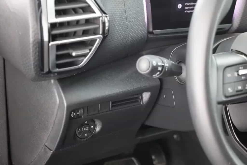 Citroën C4 PureTech 130 Aut. LED ACC Navi Pano 360° 05/2024-photo-21