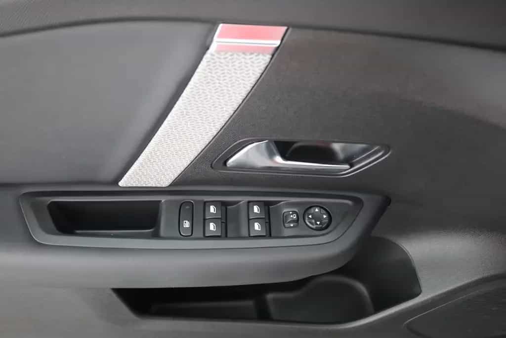 Citroën C4 PureTech 130 Aut. LED ACC Navi Pano 360° 05/2024-photo-22