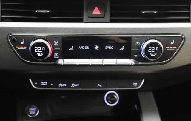 Audi A4 Avant 40TFSI 190PS advanced Virtual ACC LED 11/2019-photo-17