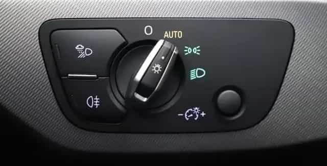 Audi A4 Avant 40TFSI 190PS advanced Virtual ACC LED 11/2019-photo-21