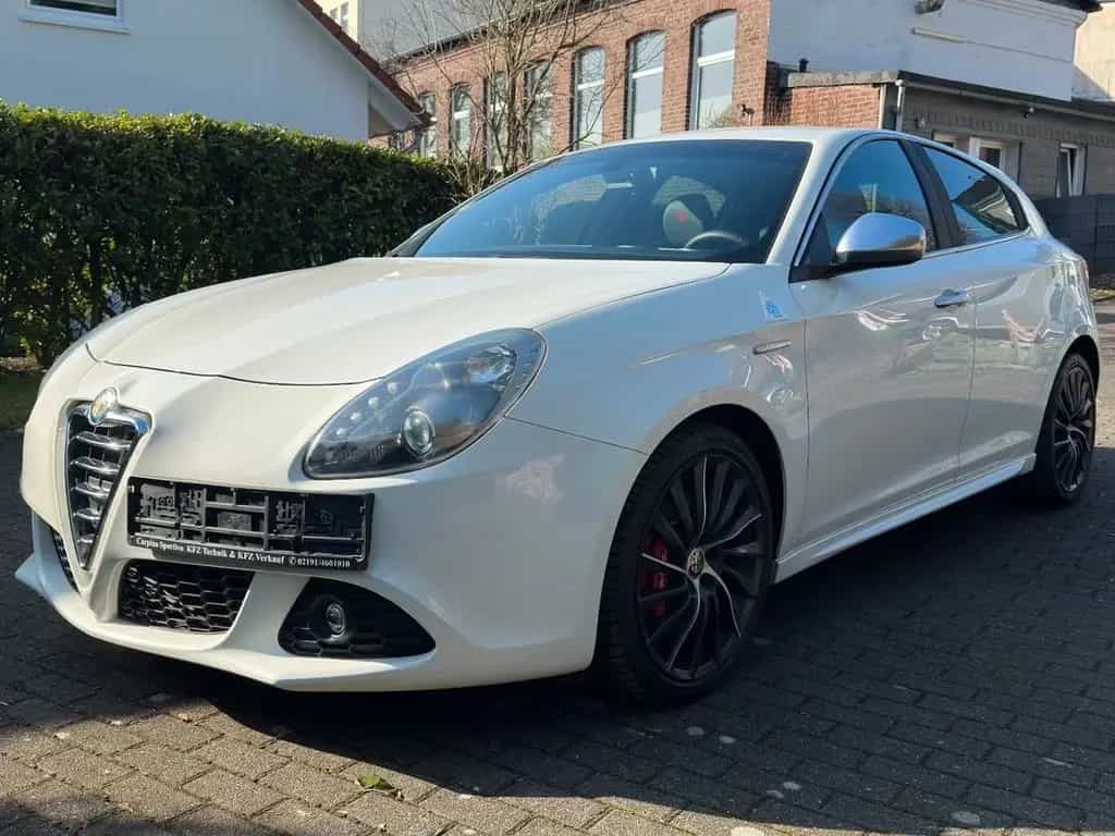 Alfa Romeo Giulietta Quadrifoglio Verde 08/2011-photo-0