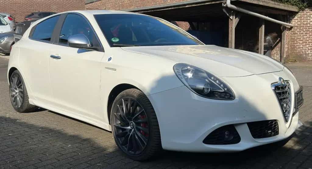 Alfa Romeo Giulietta Quadrifoglio Verde 08/2011-photo-1