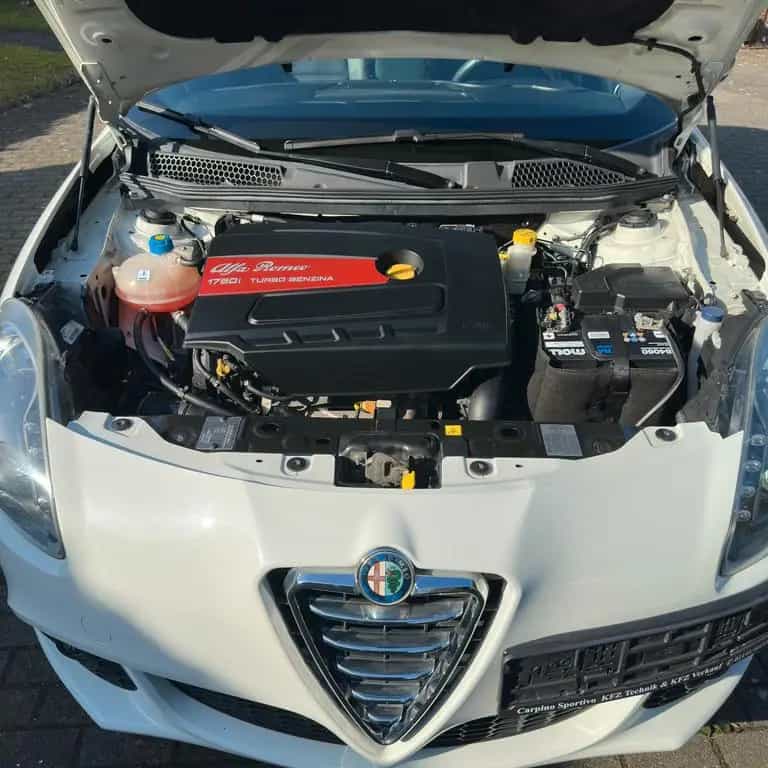 Alfa Romeo Giulietta Quadrifoglio Verde 08/2011-photo-27