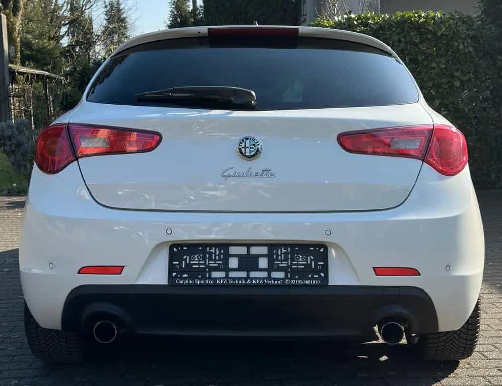 Alfa Romeo Giulietta Quadrifoglio Verde 08/2011-photo-3
