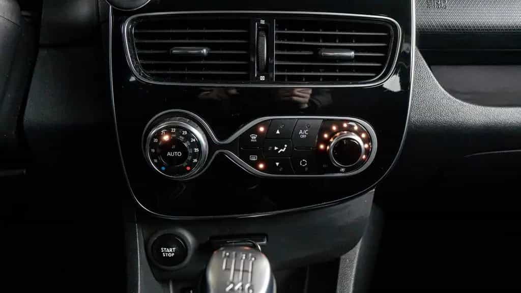 Renault Clio 1.2 LIMITED *PDC*TEMPOMAT*NAVI* 03/2018-photo-13
