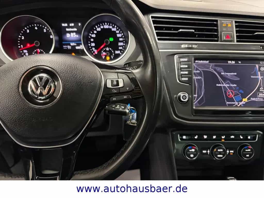 Volkswagen Tiguan Highline BMT/Start-Stopp 4Motion*PANO*ACC 03/2017-photo-23