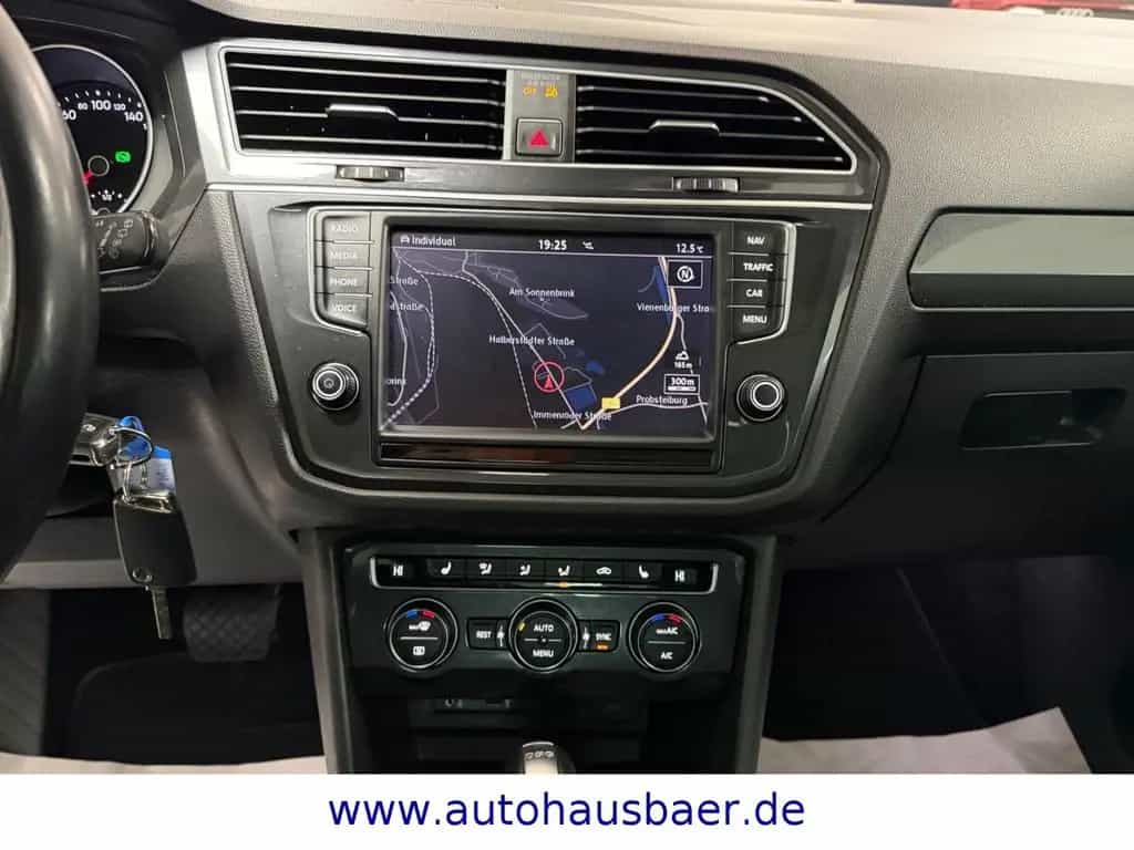 Volkswagen Tiguan Highline BMT/Start-Stopp 4Motion*PANO*ACC 03/2017-photo-24