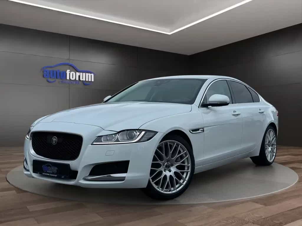 Jaguar XF Prestige ACC°LEDER°BI-XENON°TOTWINKEL°SPURH 03/2017-photo-0
