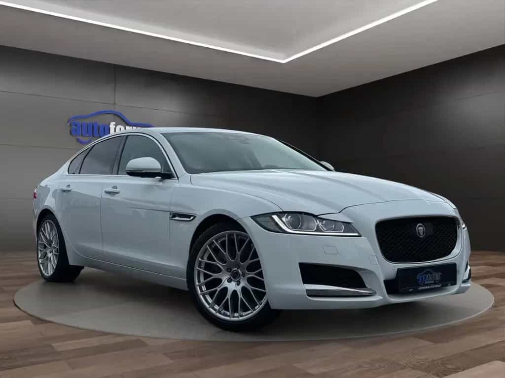 Jaguar XF Prestige ACC°LEDER°BI-XENON°TOTWINKEL°SPURH 03/2017-photo-2