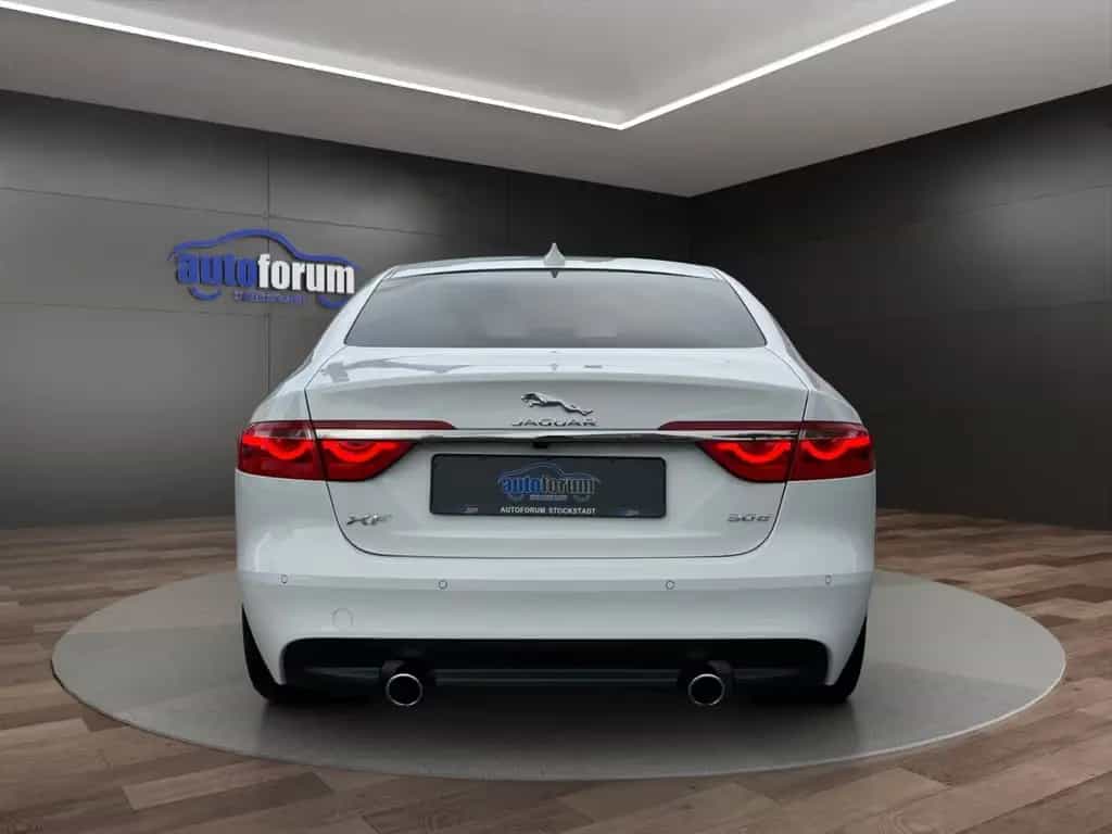 Jaguar XF Prestige ACC°LEDER°BI-XENON°TOTWINKEL°SPURH 03/2017-photo-4