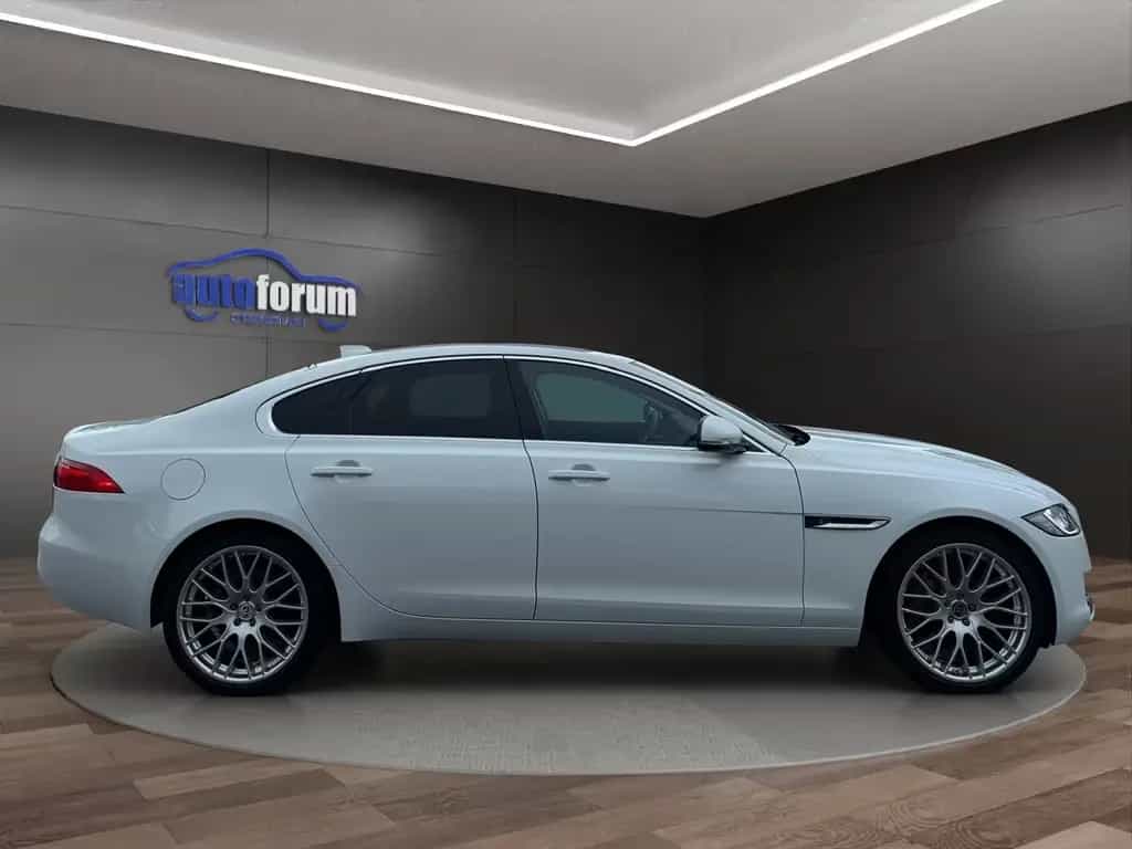Jaguar XF Prestige ACC°LEDER°BI-XENON°TOTWINKEL°SPURH 03/2017-photo-7