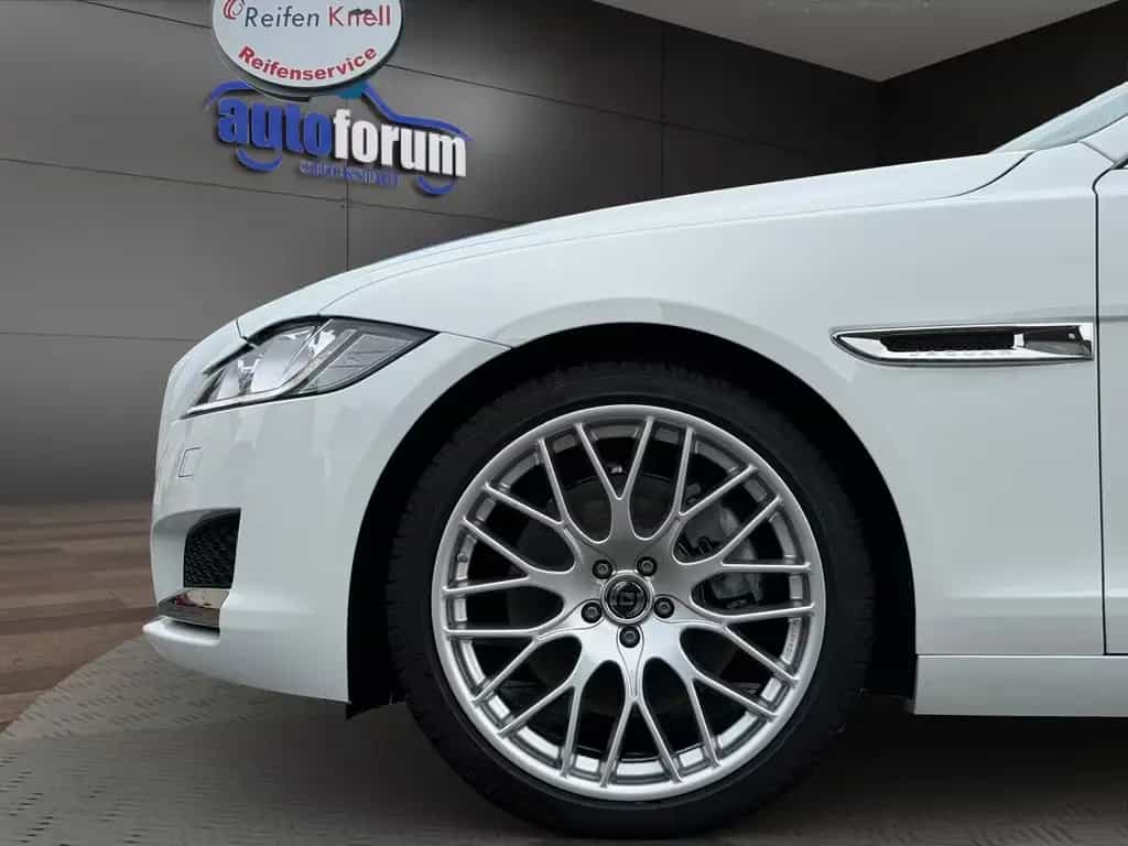 Jaguar XF Prestige ACC°LEDER°BI-XENON°TOTWINKEL°SPURH 03/2017-photo-9