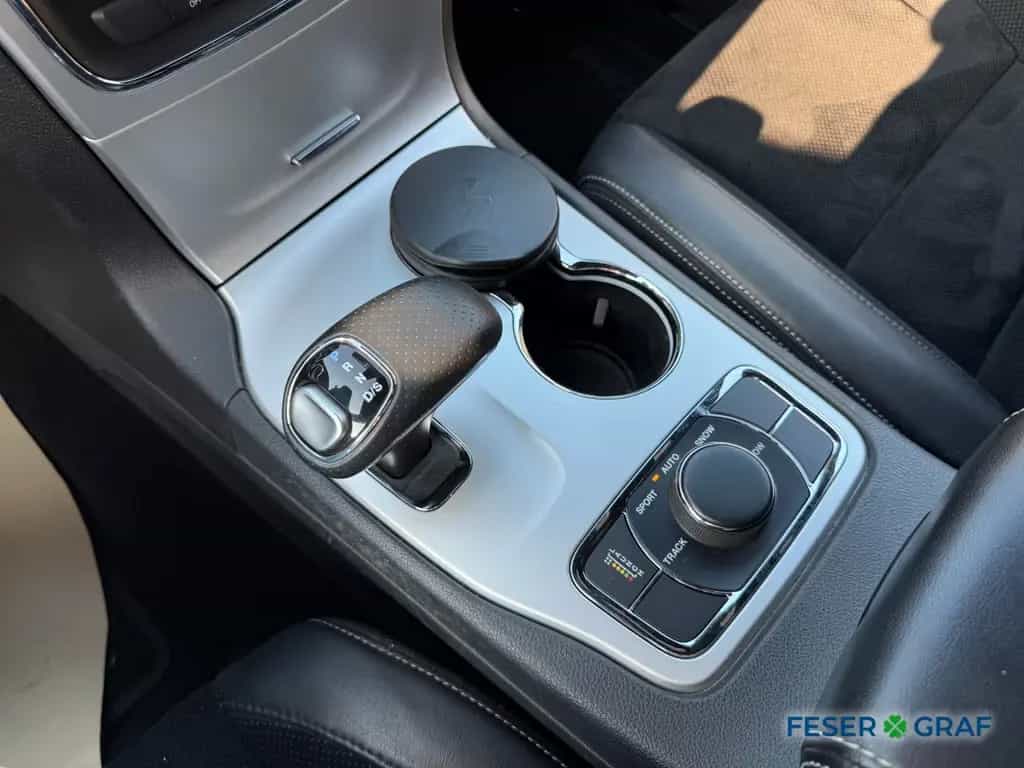 Jeep Grand Cherokee 6,4 SRT Navi*BiXenon*GRA*Pano*Kam 01/2016-photo-13