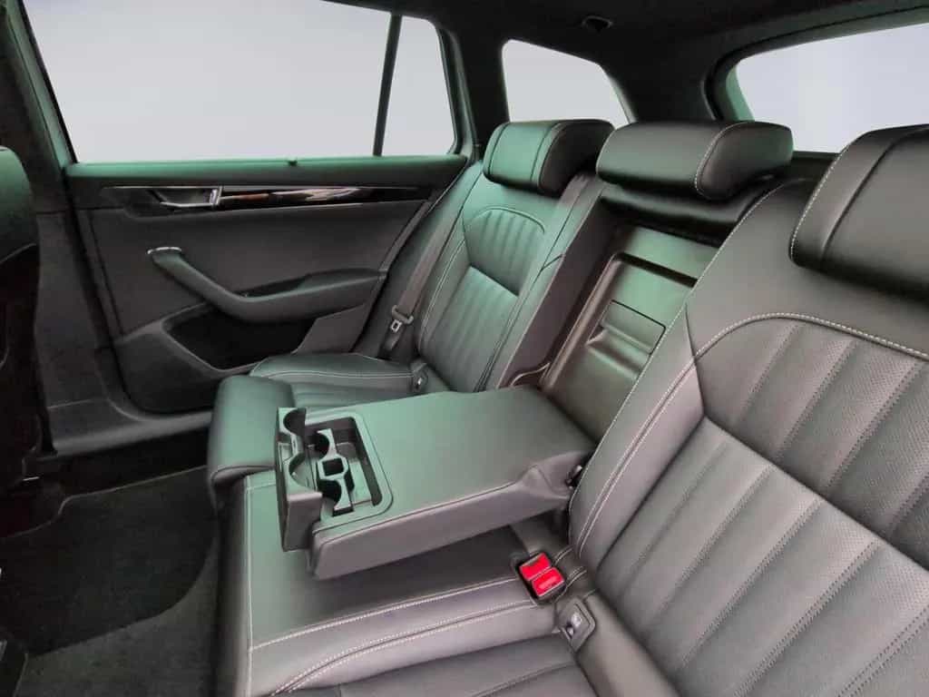 Skoda Superb Combi 2.0 TSI DSG 4x4 L&K STHZ+AHK 10/2023-photo-18