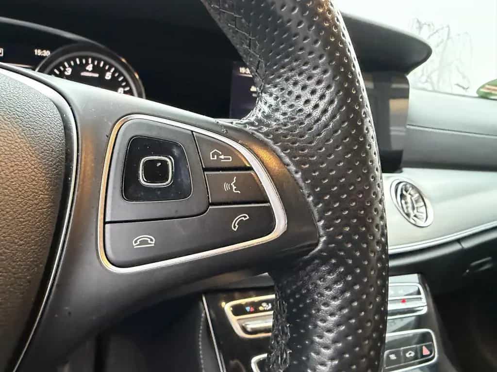 Mercedes-Benz E-Class 200 Cabrio Avantgarde Voll-Leder*Airscarf* 04/2018-photo-3
