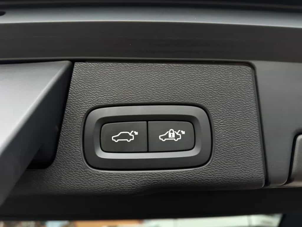 Volvo XC60 B4 Inscription AWD/AHK/Standhz/BLIS/20Zoll 10/2020-photo-17