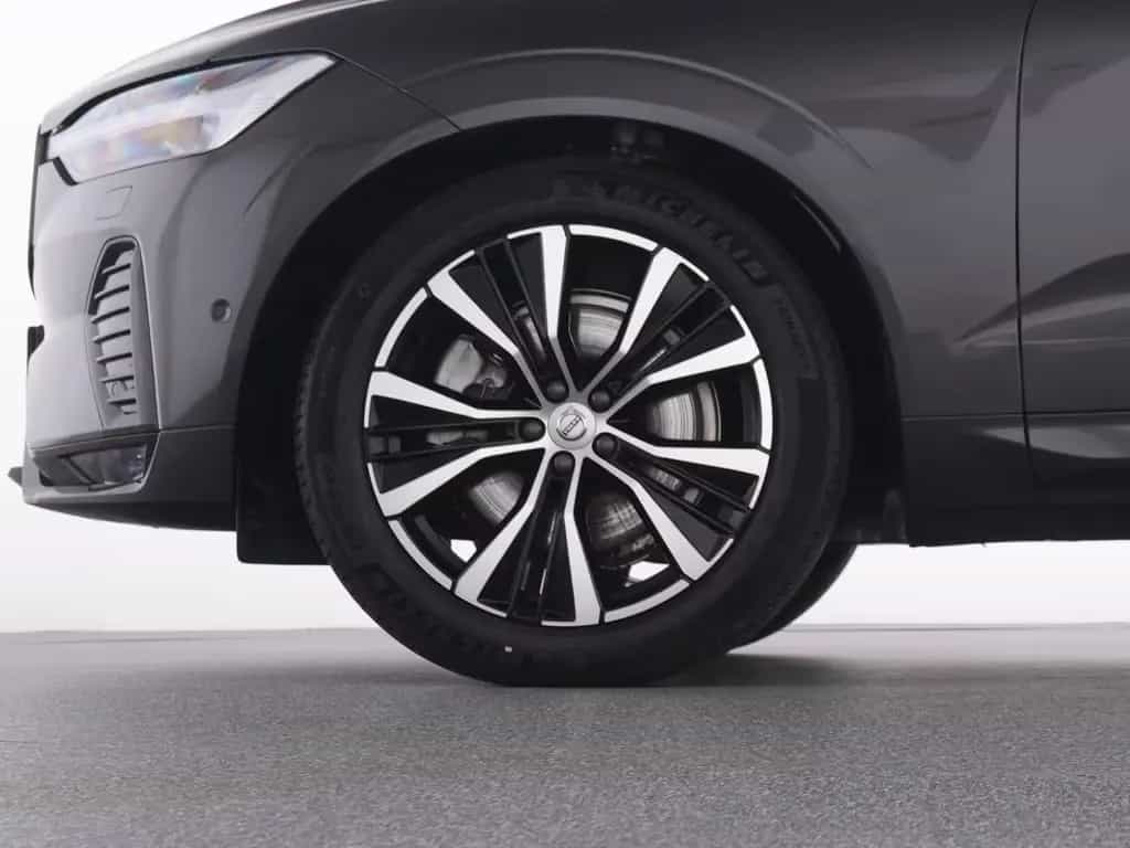 Volvo XC60 B5 AWD  Plus Dark+WINTERPAK+360°+ACC+BLIS 05/2025-photo-19