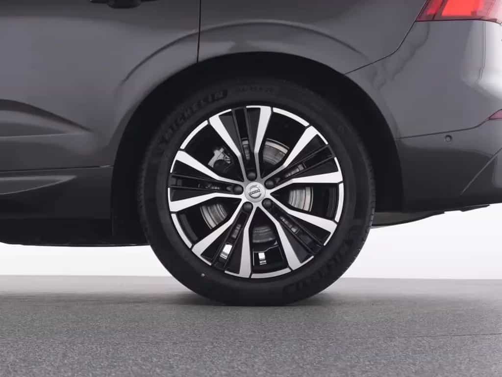 Volvo XC60 B5 AWD  Plus Dark+WINTERPAK+360°+ACC+BLIS 05/2025-photo-20