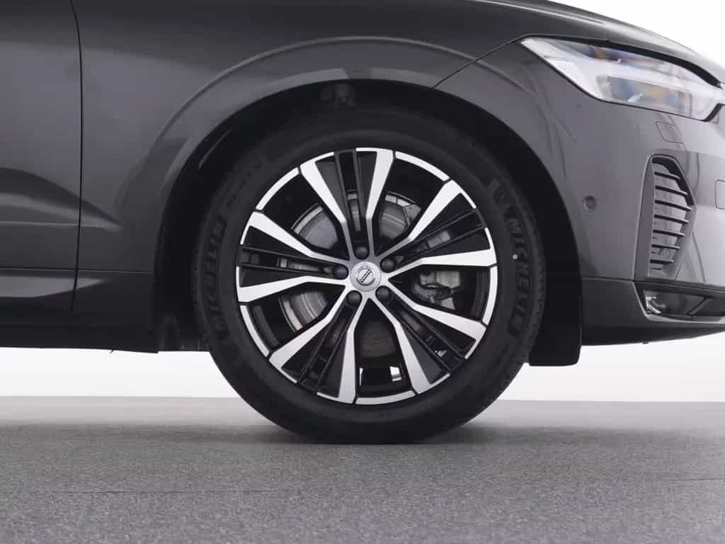 Volvo XC60 B5 AWD  Plus Dark+WINTERPAK+360°+ACC+BLIS 05/2025-photo-21