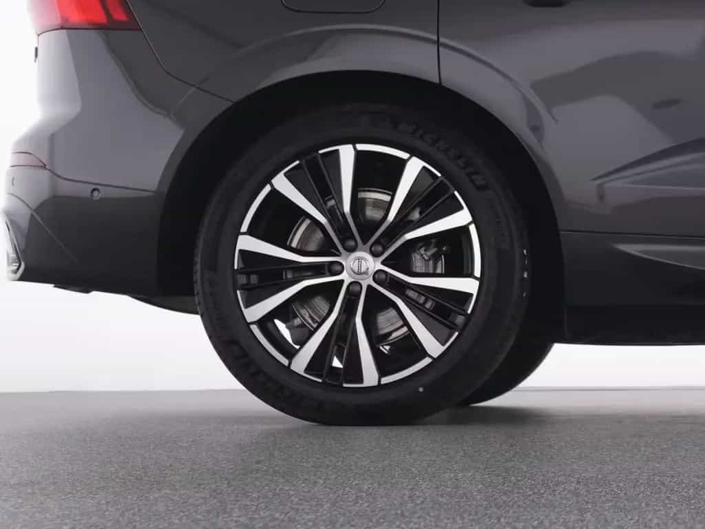 Volvo XC60 B5 AWD  Plus Dark+WINTERPAK+360°+ACC+BLIS 05/2025-photo-22