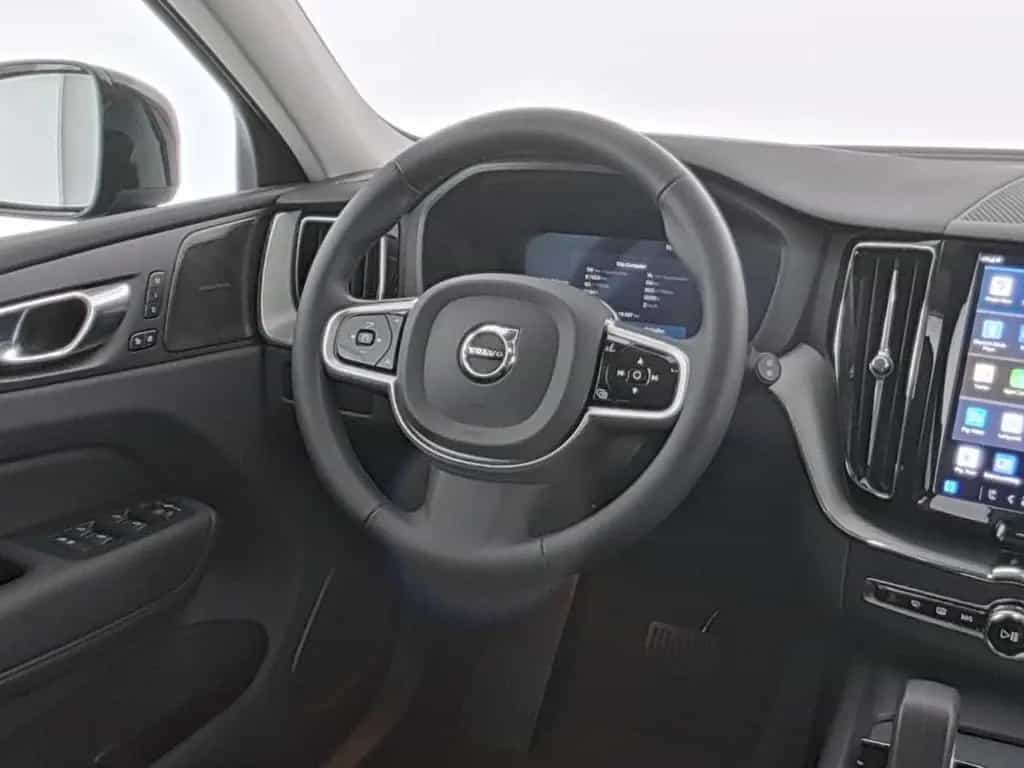 Volvo XC60 B5 AWD  Plus Dark+WINTERPAK+360°+ACC+BLIS 05/2025-photo-4