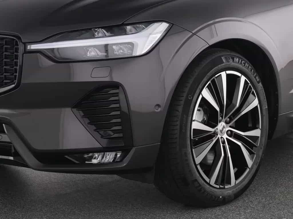 Volvo XC60 B5 AWD  Plus Dark+WINTERPAK+360°+ACC+BLIS 05/2025-photo-8