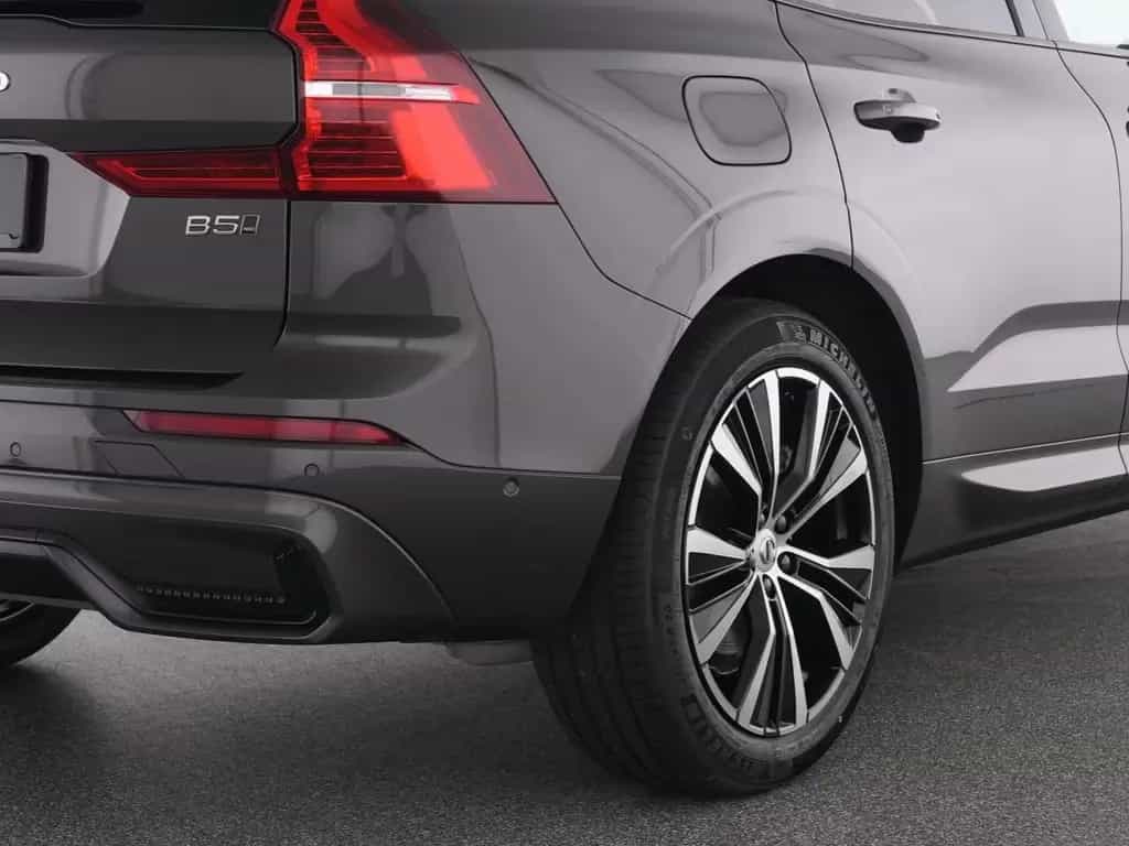 Volvo XC60 B5 AWD  Plus Dark+WINTERPAK+360°+ACC+BLIS 05/2025-photo-9