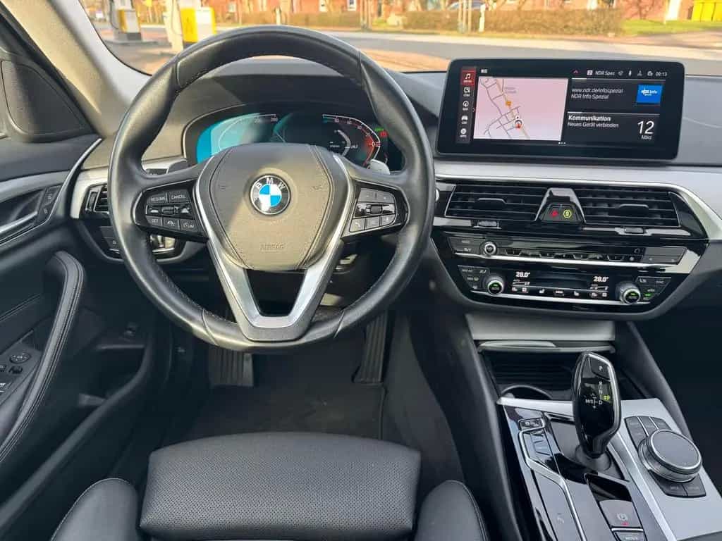 BMW 5 Series 520 5 Touring 520 d 10/2022-photo-14
