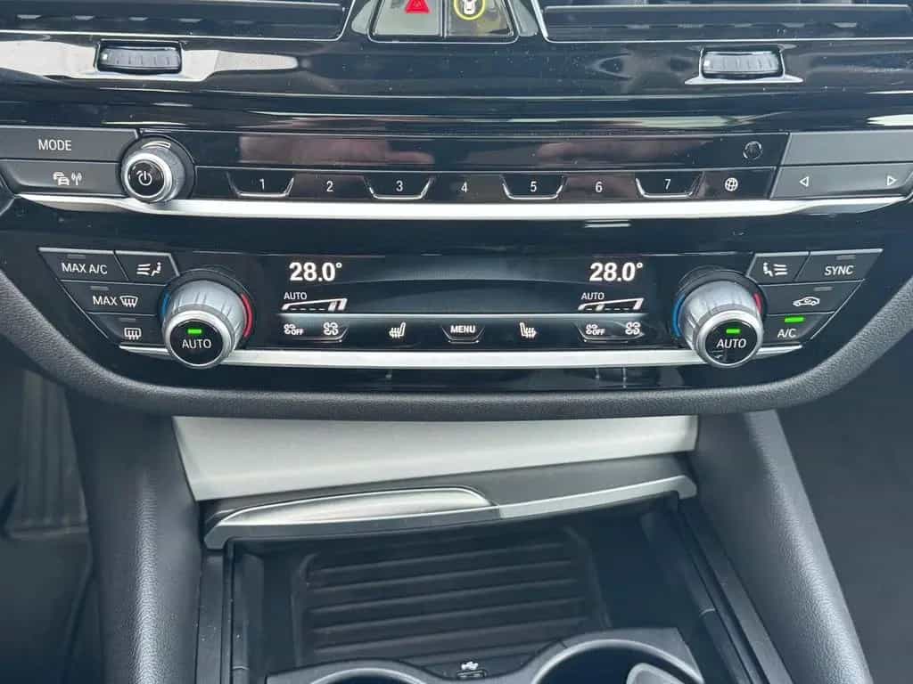 BMW 5 Series 520 5 Touring 520 d 10/2022-photo-17