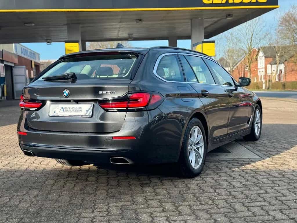 BMW 5 Series 520 5 Touring 520 d 10/2022-photo-2