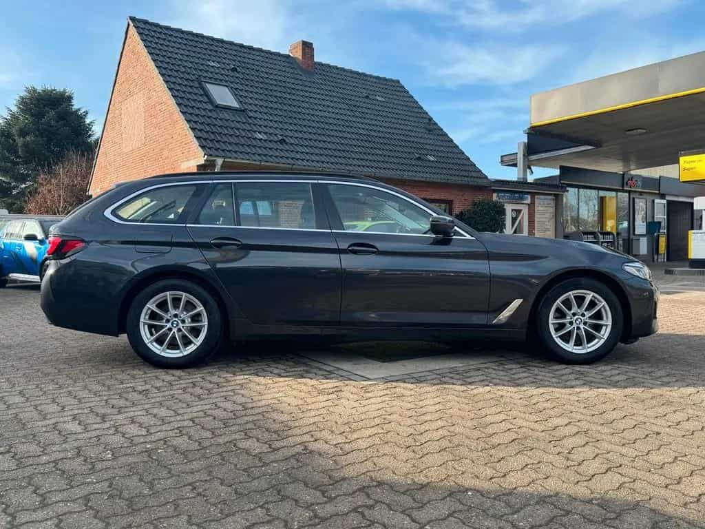 BMW 5 Series 520 5 Touring 520 d 10/2022-photo-4