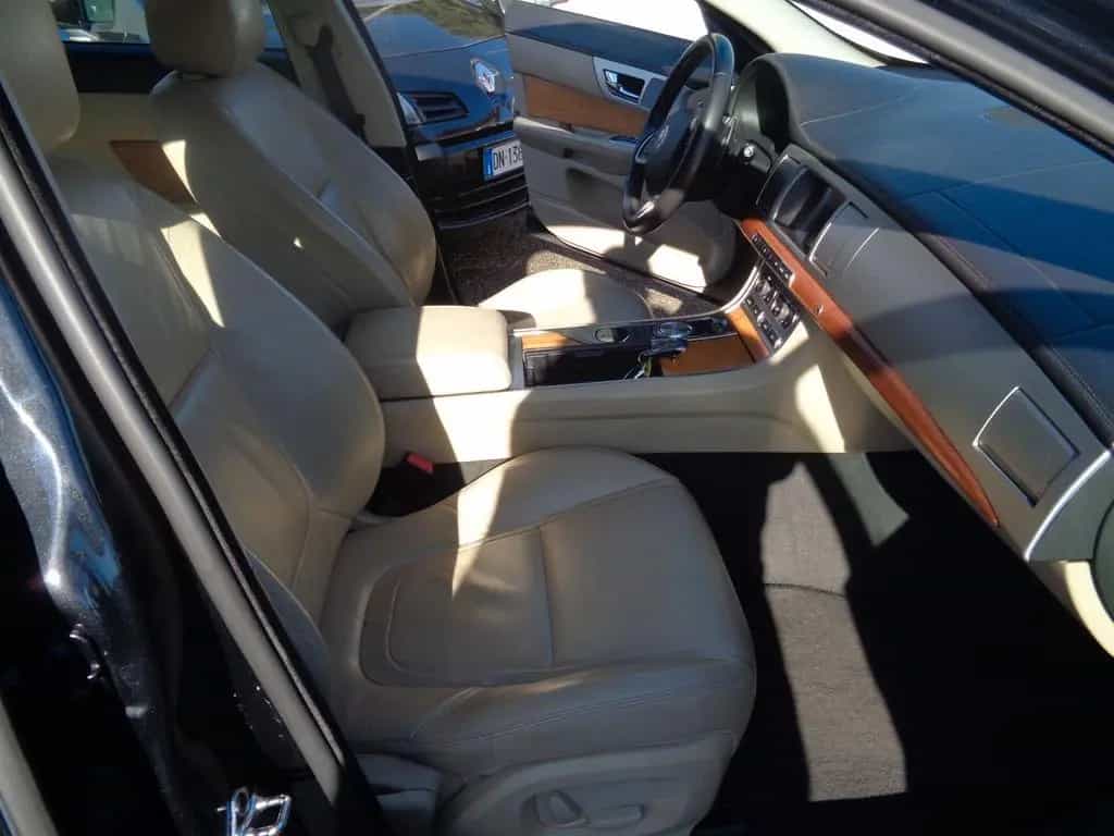 Jaguar XF 2.2 D 190 CV 01/2012-photo-10