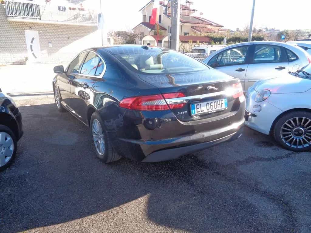 Jaguar XF 2.2 D 190 CV 01/2012-photo-2
