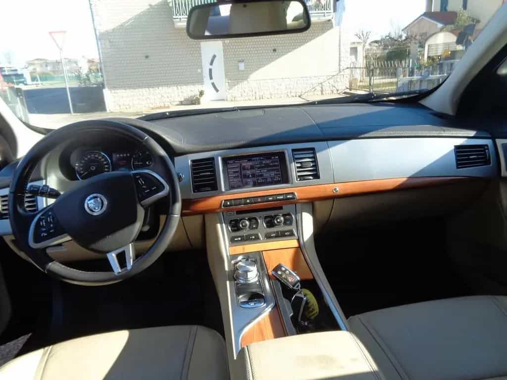 Jaguar XF 2.2 D 190 CV 01/2012-photo-7