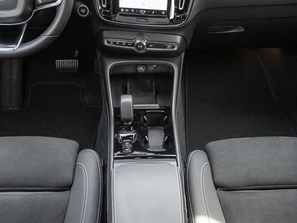 Volvo XC40 Ultimate Dark 2WD AHK Digitales Cockpit Mem 01/2023-photo-12