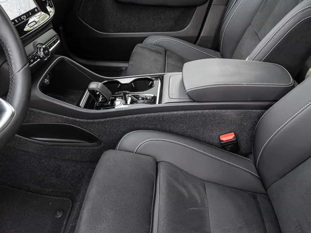 Volvo XC40 Ultimate Dark 2WD AHK Digitales Cockpit Mem 01/2023-photo-13