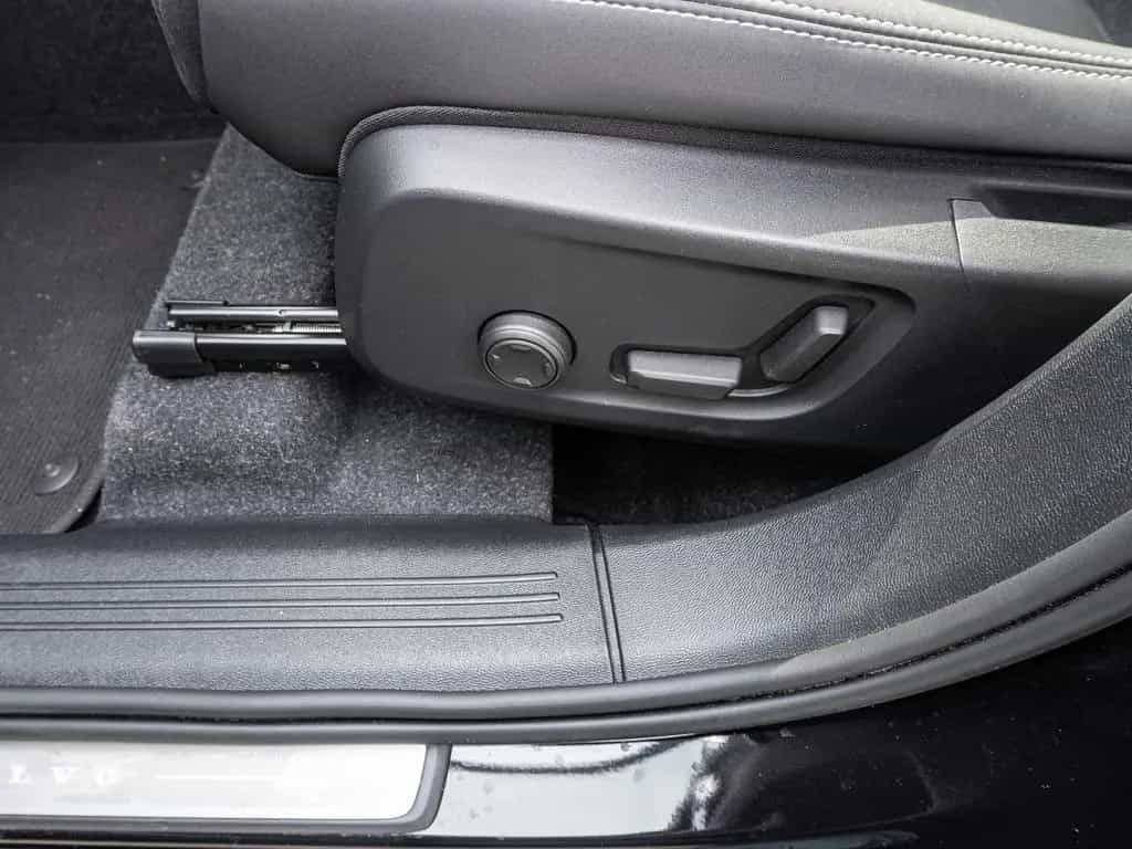 Volvo XC40 Ultimate Dark 2WD AHK Digitales Cockpit Mem 01/2023-photo-14