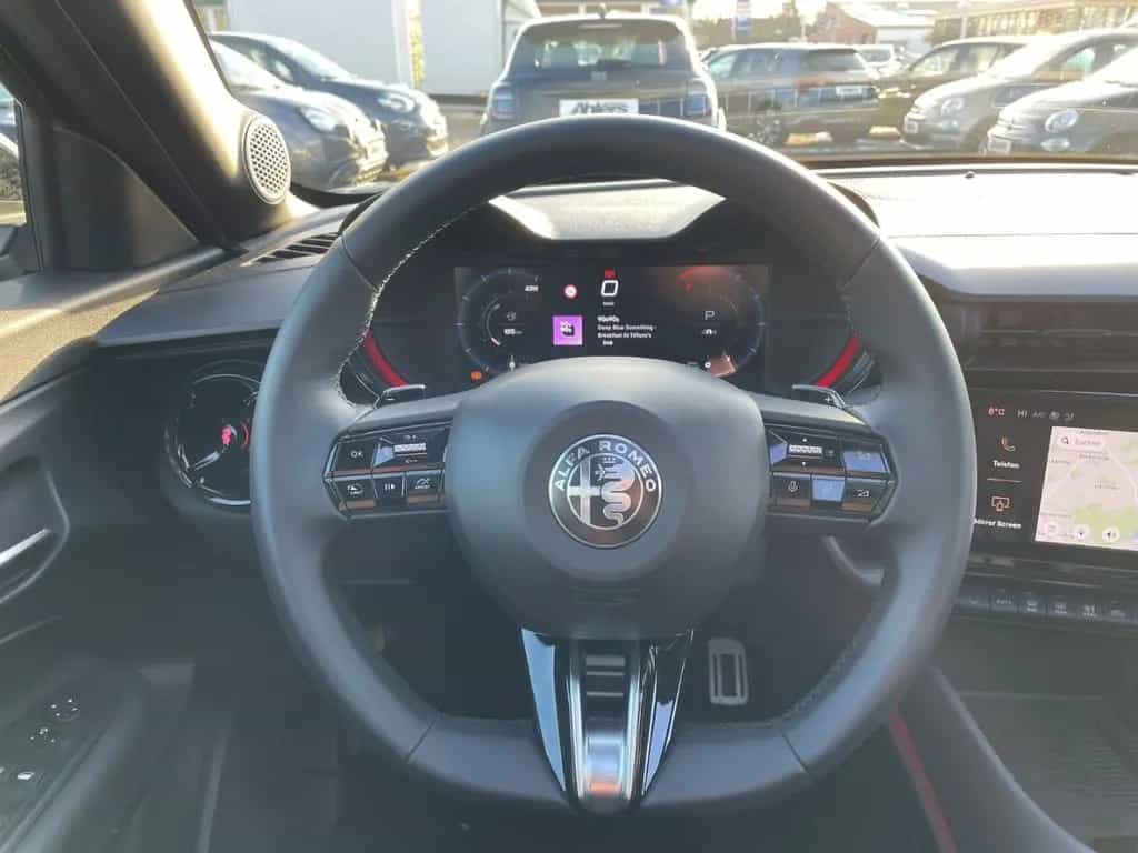 Alfa Romeo Junior Ibrida SPECIALE+SCHIEBEDACH+NAVI+ELSITZE+ 11/2025-photo-16