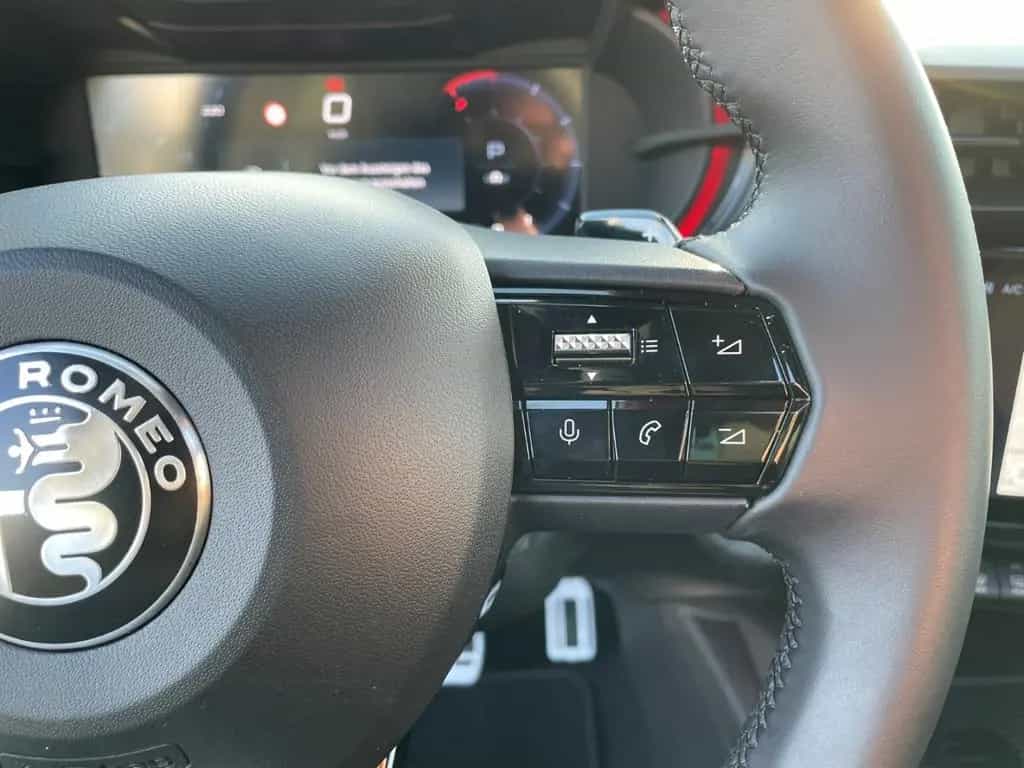 Alfa Romeo Junior Ibrida SPECIALE+SCHIEBEDACH+NAVI+ELSITZE+ 11/2025-photo-18