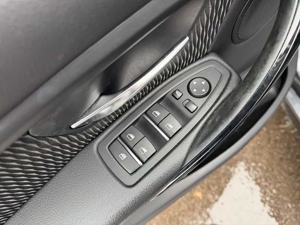 BMW 3 Series 320i Advantage Aut. LED Navi el. Heckklappe USB 06/2018-photo-15