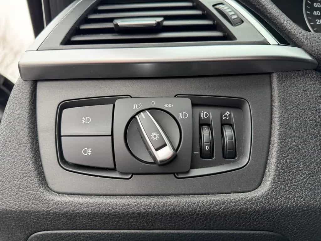 BMW 3 Series 320i Advantage Aut. LED Navi el. Heckklappe USB 06/2018-photo-16